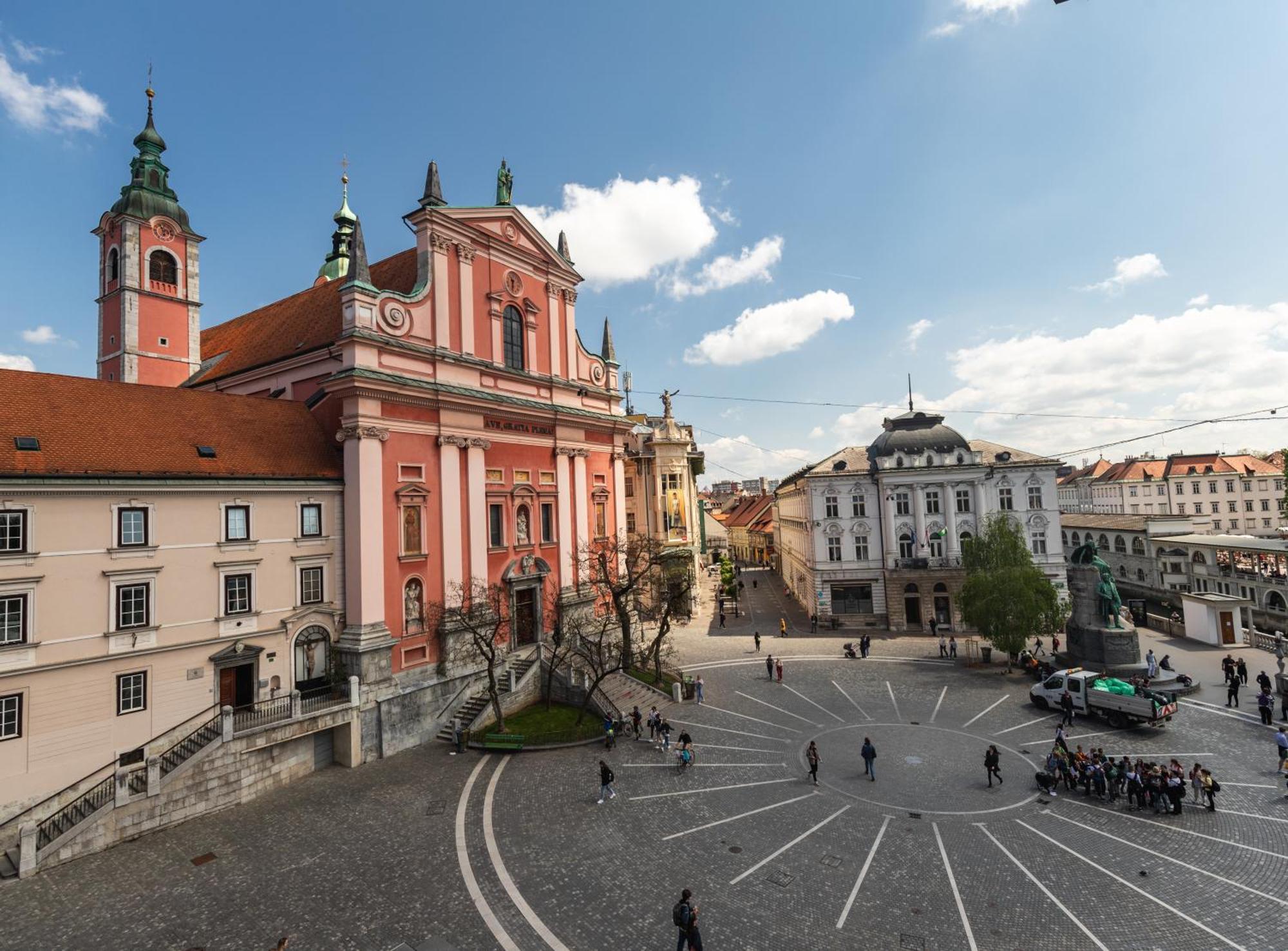 Triple Bridge Ljubljana Leilighet Eksteriør bilde